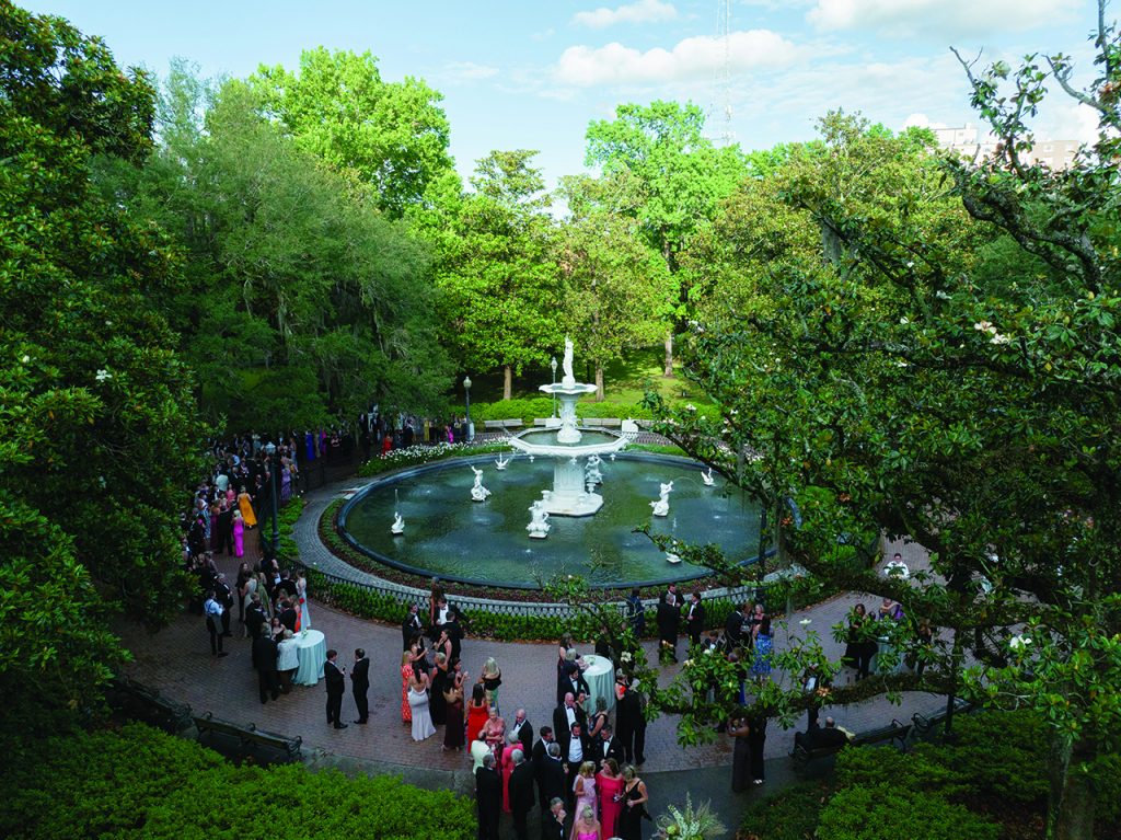 Forsyth Park Fountain at the center of a wedding reception